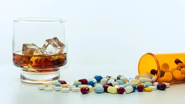 Efeitos nocivos de misturar bebidas alcoólicas com medicamentos